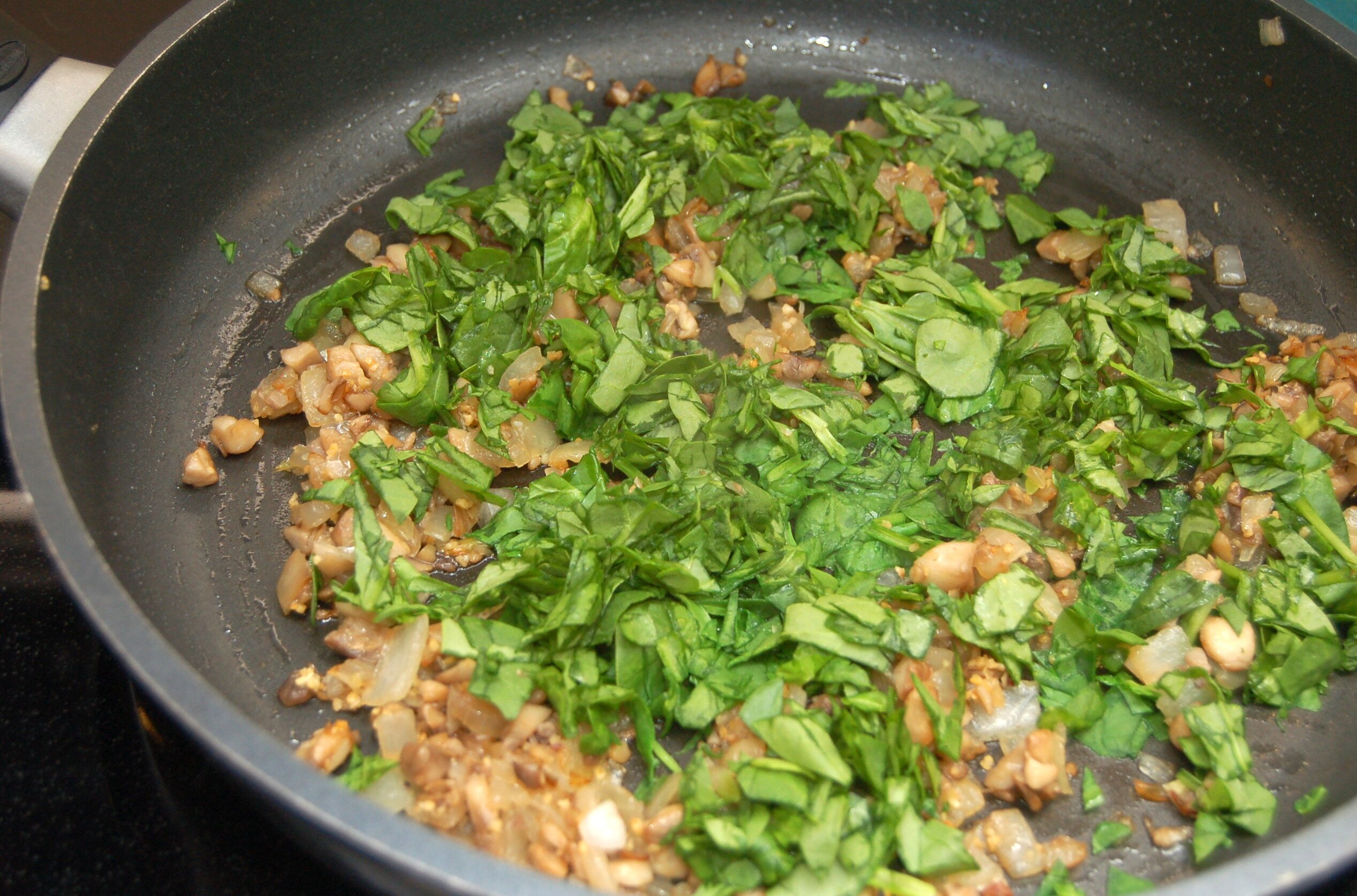 Easy and Delicious Meatballs with Spinach