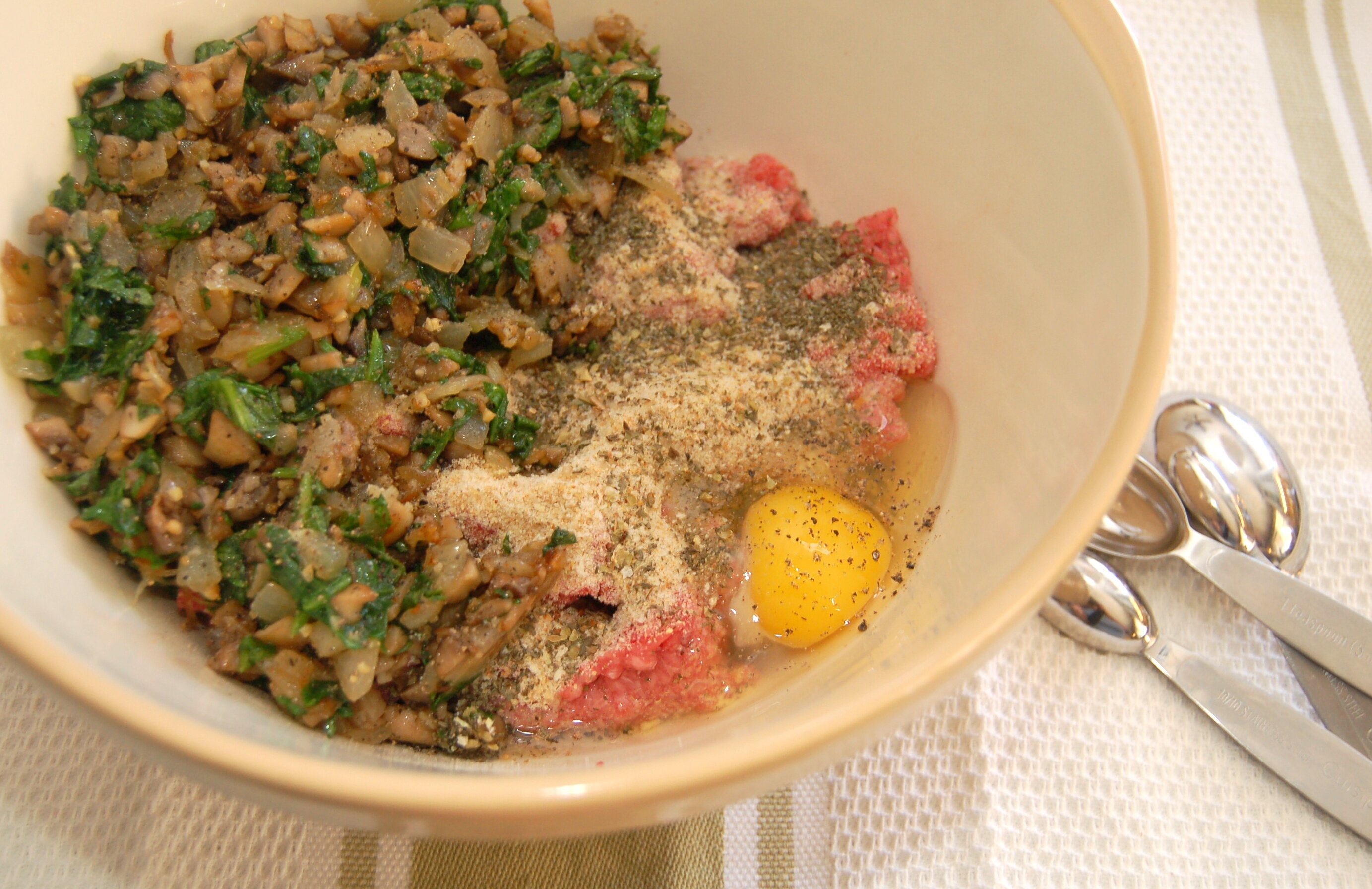 Easy and Delicious Meatballs with Spinach