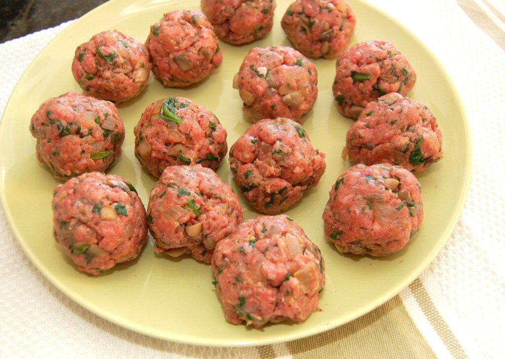 Easy and Delicious Meatballs with Spinach Easy on the Cook