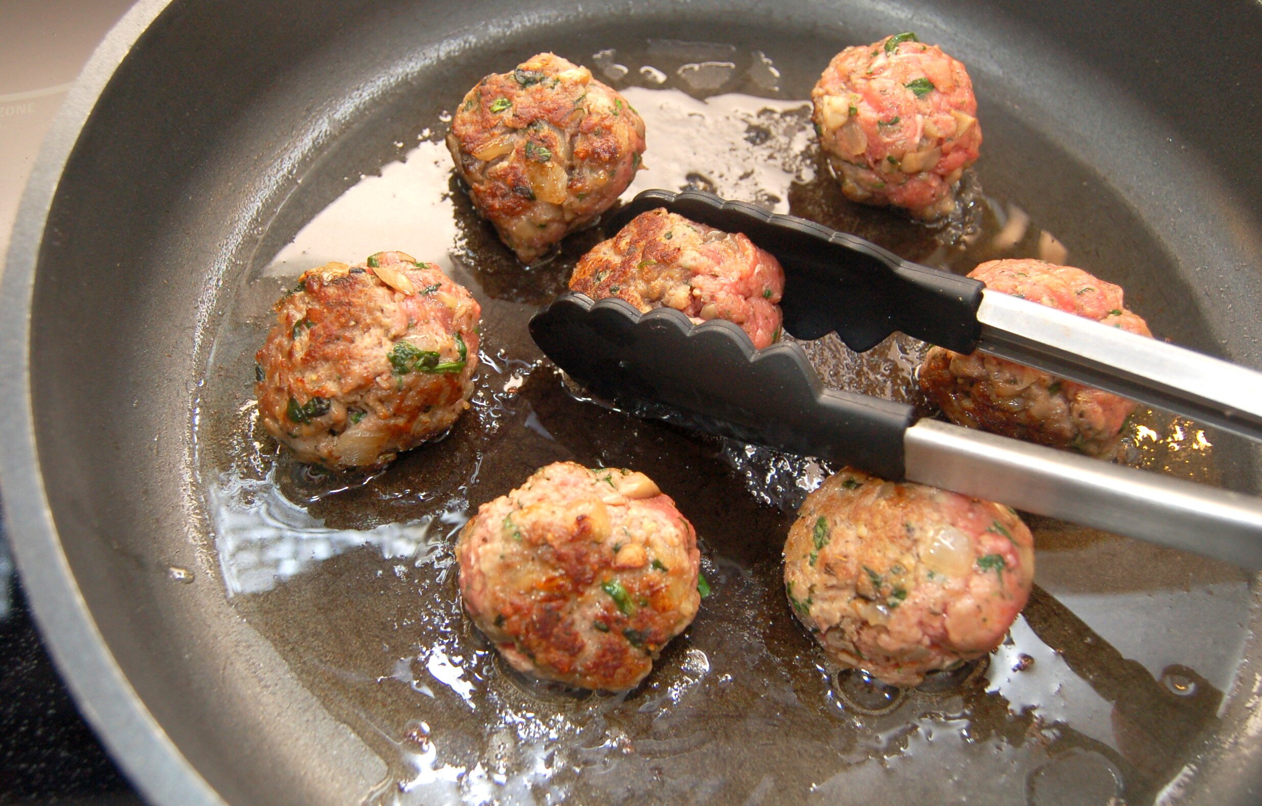 Easy and Delicious Meatballs with Spinach