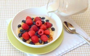 Quinoa Breakfast Bowl with Berries
